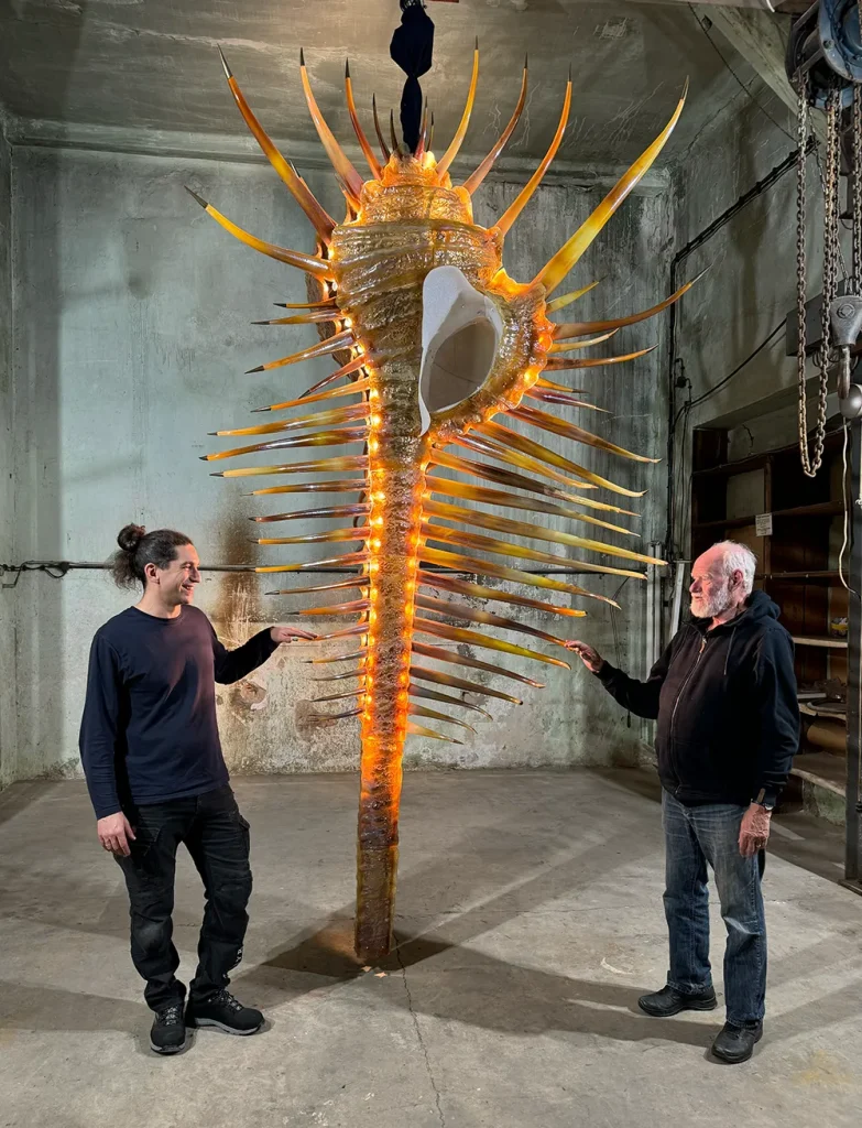 Kunstobjekt „Venus Comb Shell“ von Jack Ink – gefertigt bei Lobmeyr